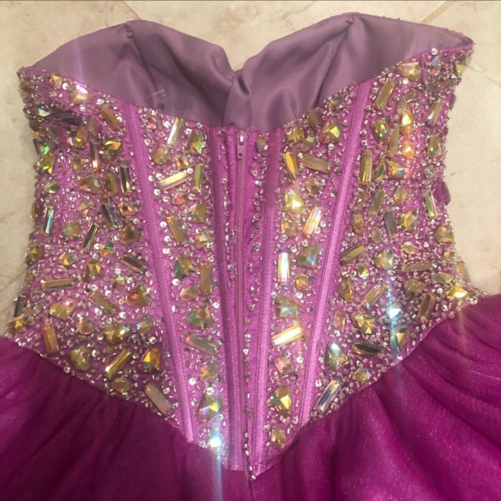 Prom dress - Picture 4 of 8